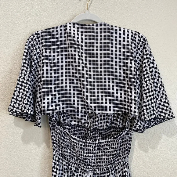 ELAN Black and White Jumpsuit Size Small V Neck Cut Out Smocking Size Small - Picture 6 of 8